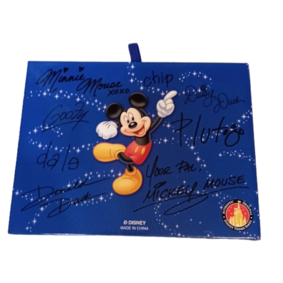 Disney World Year of A Million Dreams Pass and Book of 15 Character Signatures - Picture 5 of 13